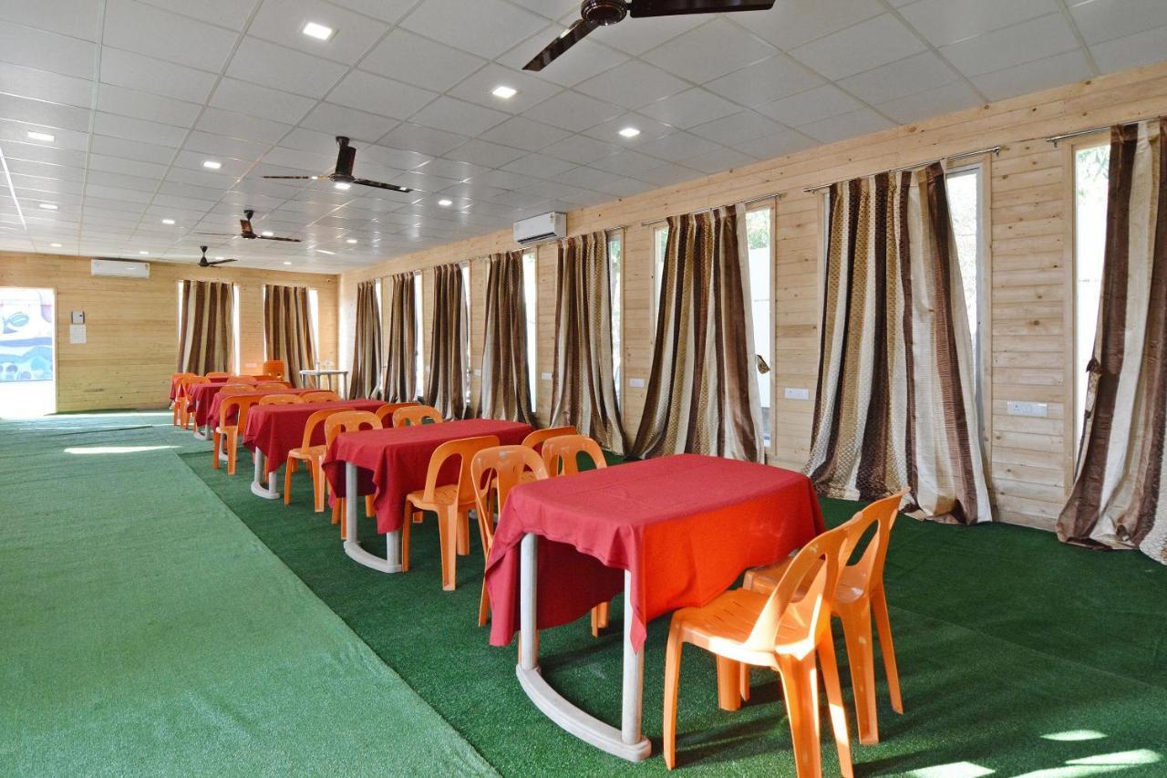 Oyo Midway Park Resort Atgaon Buitenkant foto
