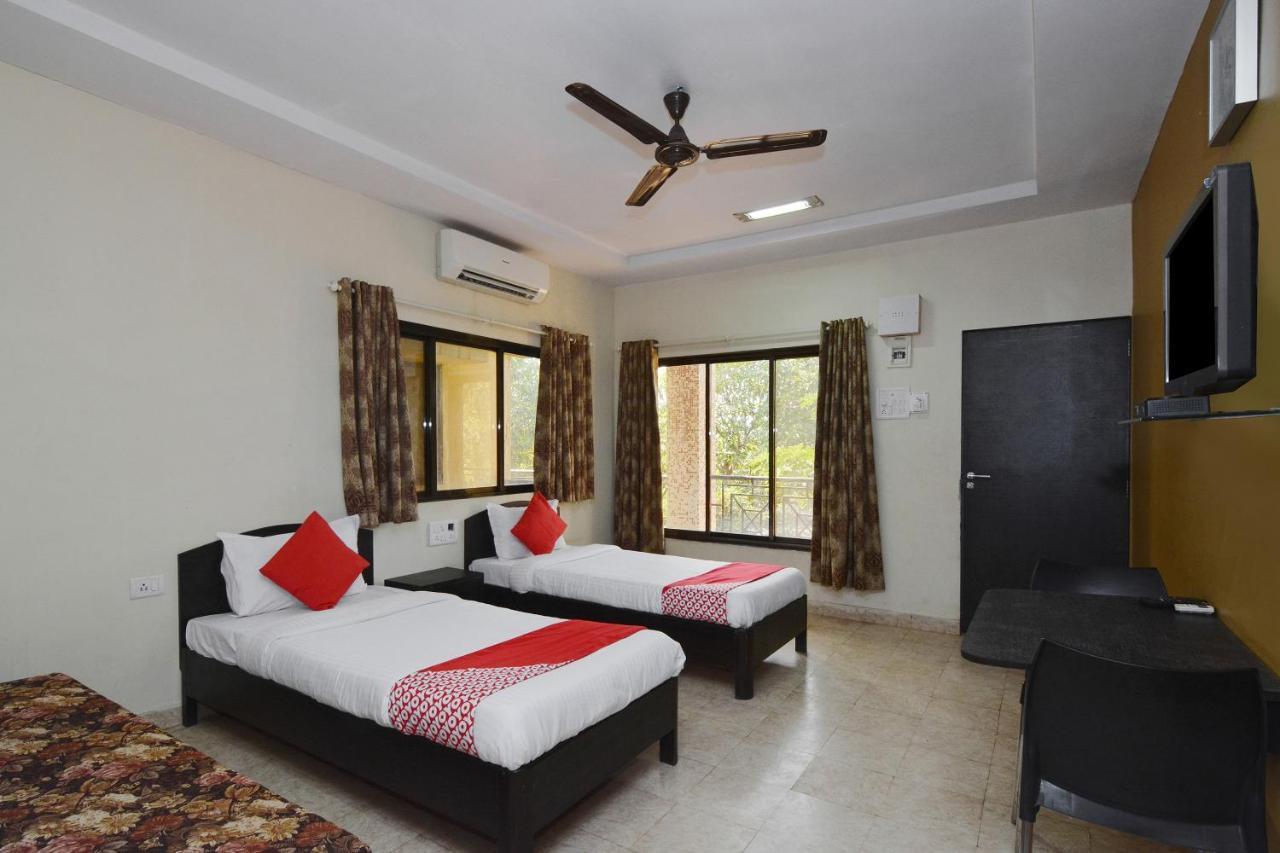 Oyo Midway Park Resort Atgaon Buitenkant foto