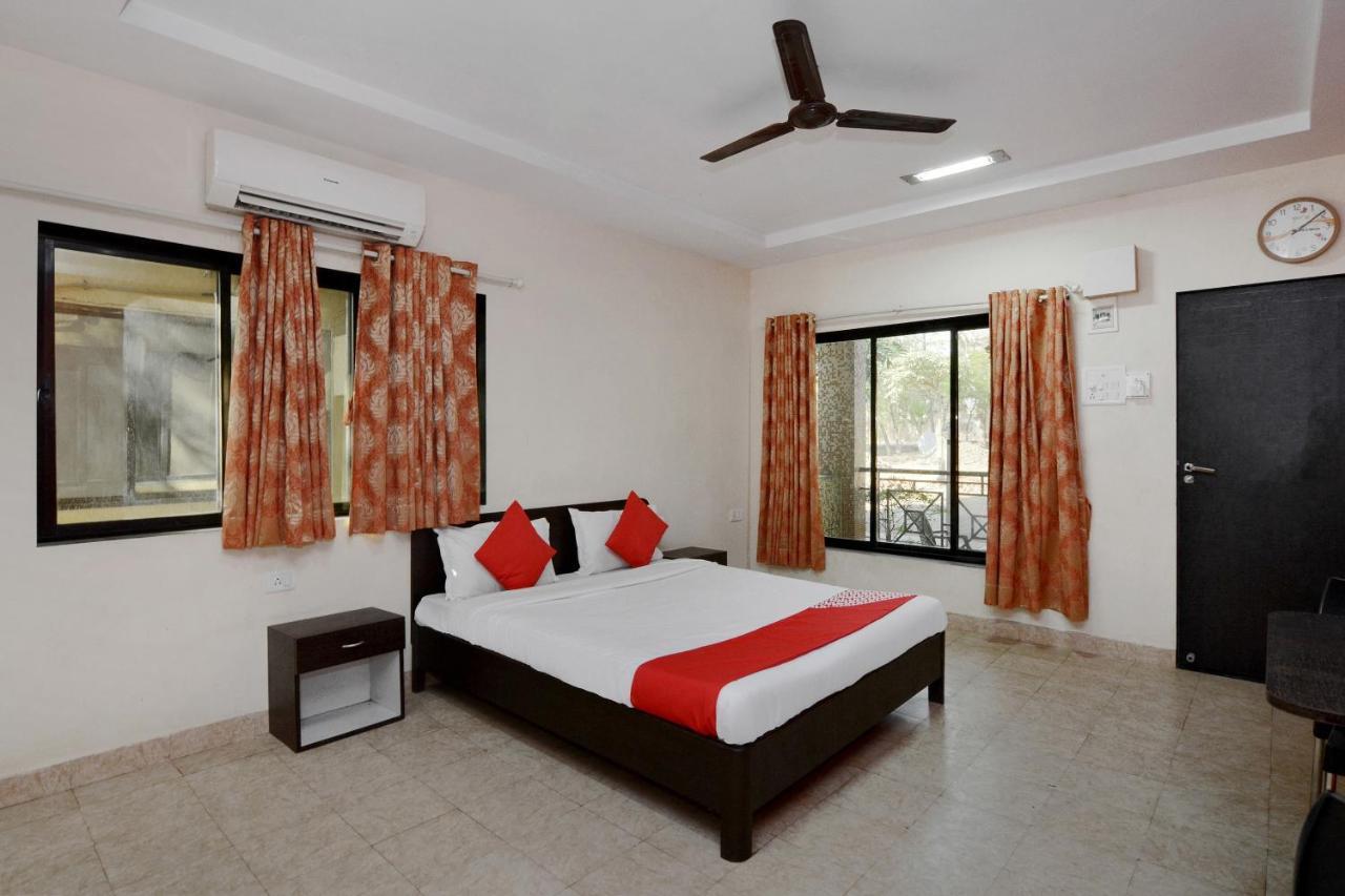Oyo Midway Park Resort Atgaon Buitenkant foto