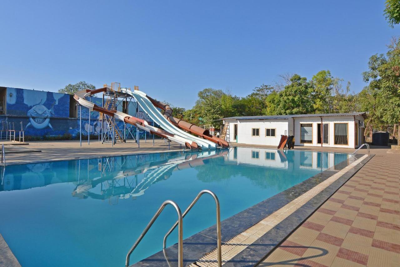 Oyo Midway Park Resort Atgaon Buitenkant foto